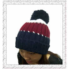 Bonnet en tricot fait sur mesure avec rayures (1-3539)